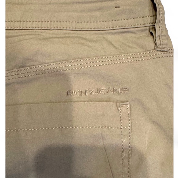 DKNY Jeans Cropped Pants – Size 10 – Khaki - Picture 5 of 6
